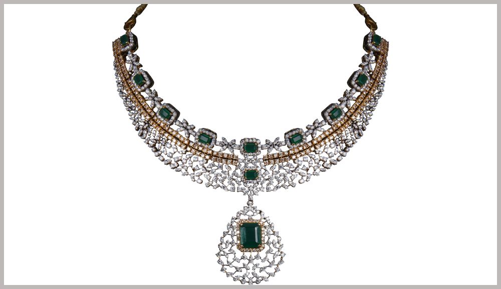 This Sensational emerald & diamond set