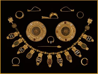 Archiac late Jewelry